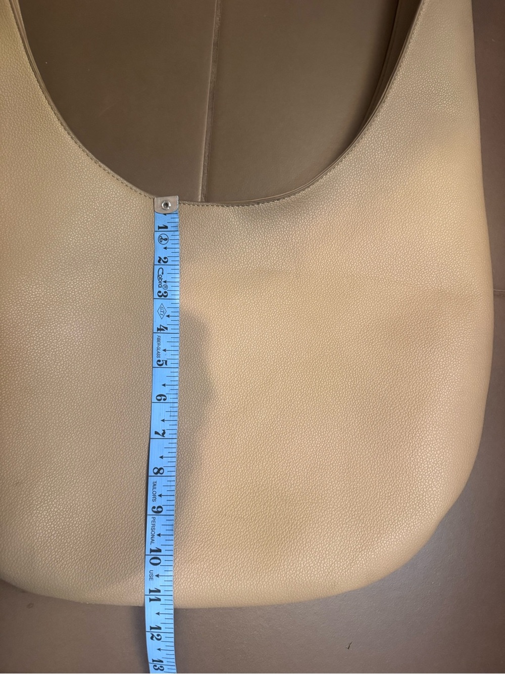 BCBG Hobo Crescent Light Tan Faux Pebbled Leather Slouch Bag Purse Key Fob - Picture 13 of 17